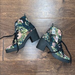 Steve Madden canvas boots